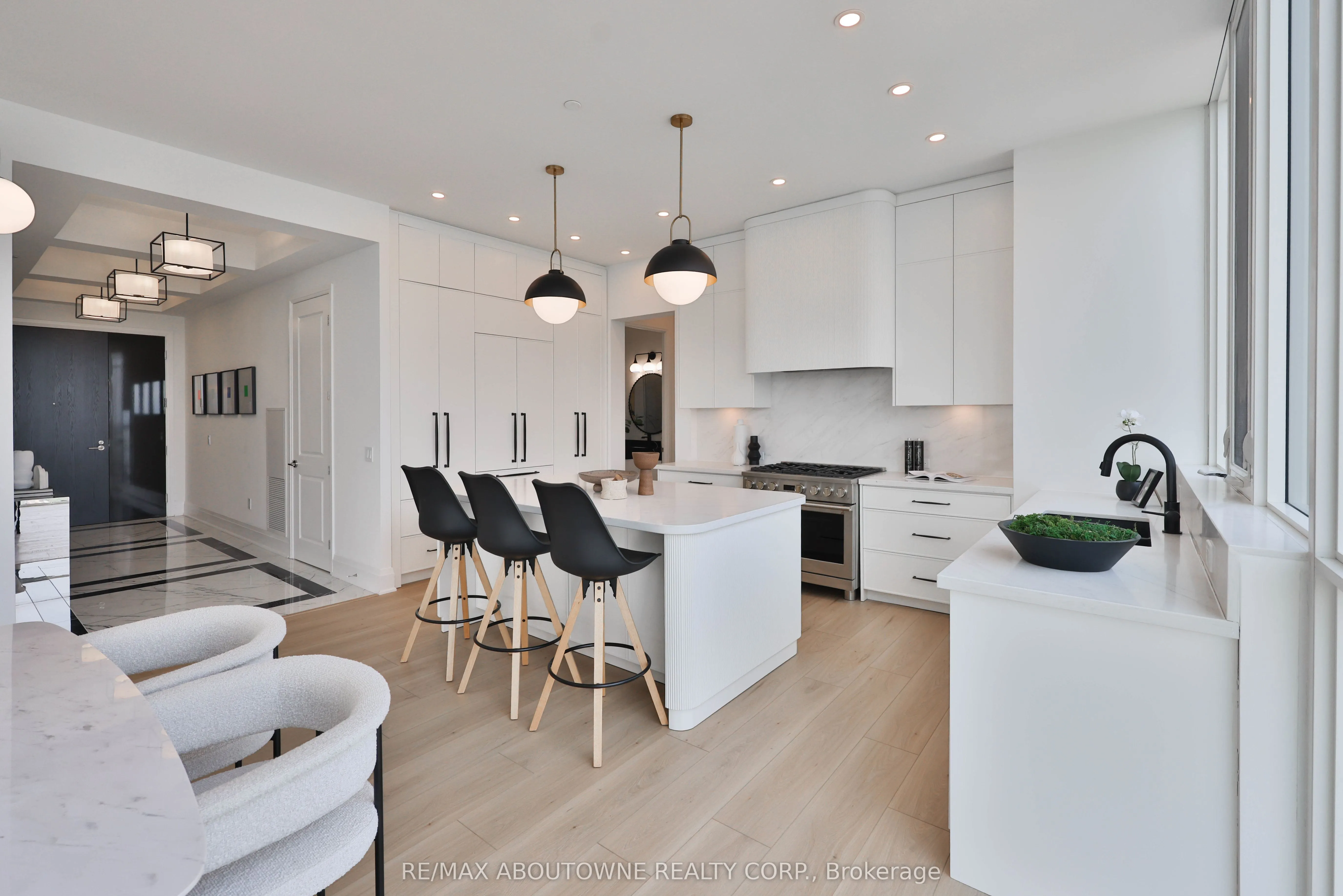 2007 James Street #2201