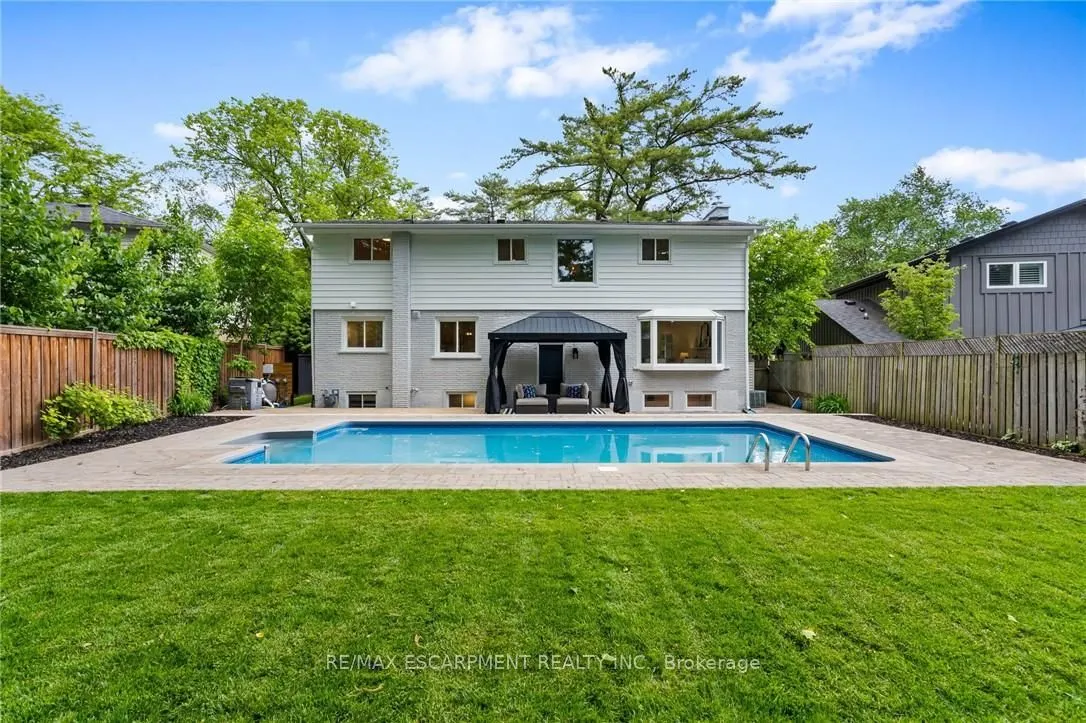250 LINWOOD Crescent