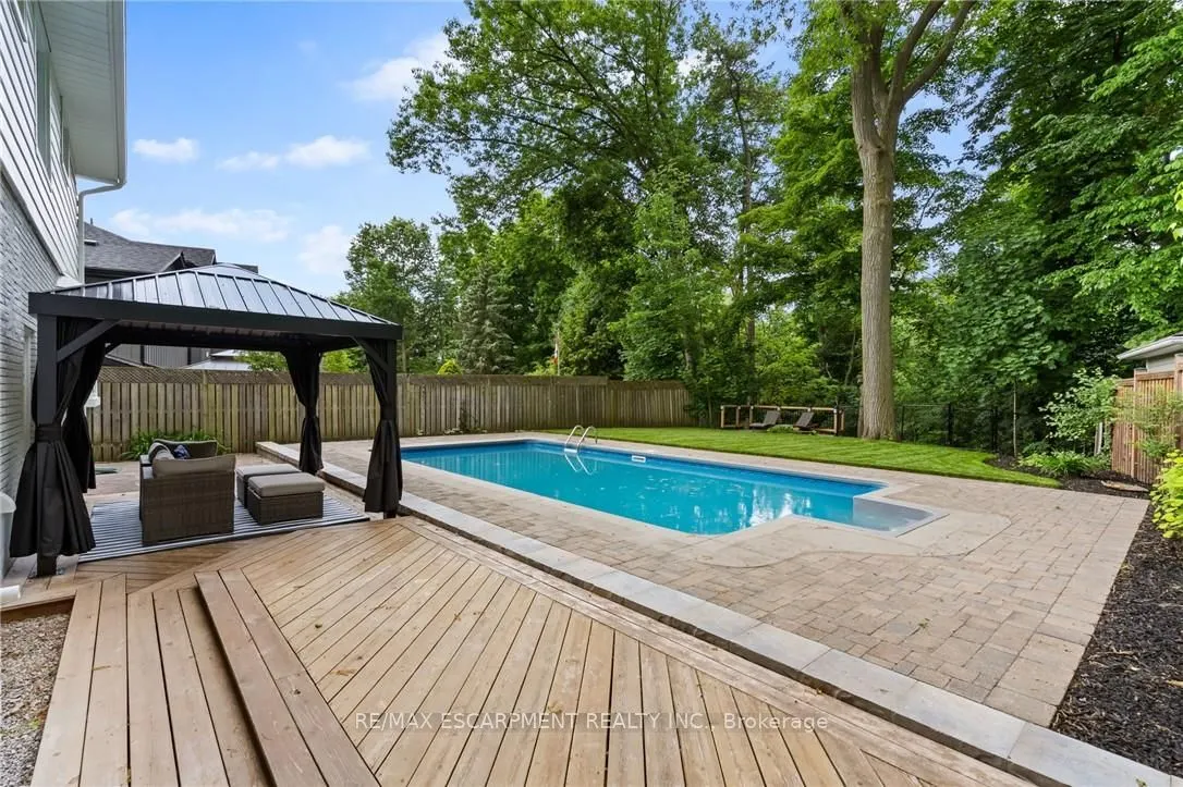 250 LINWOOD Crescent
