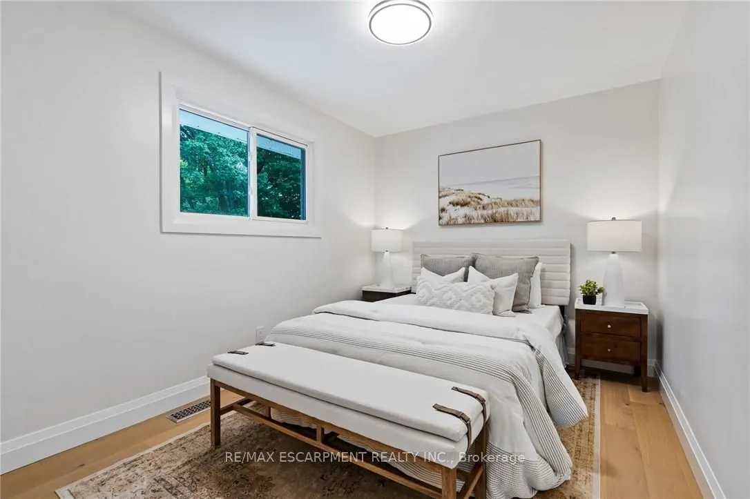 250 LINWOOD Crescent
