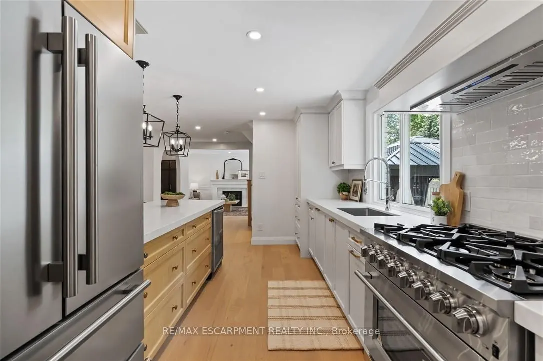 250 LINWOOD Crescent
