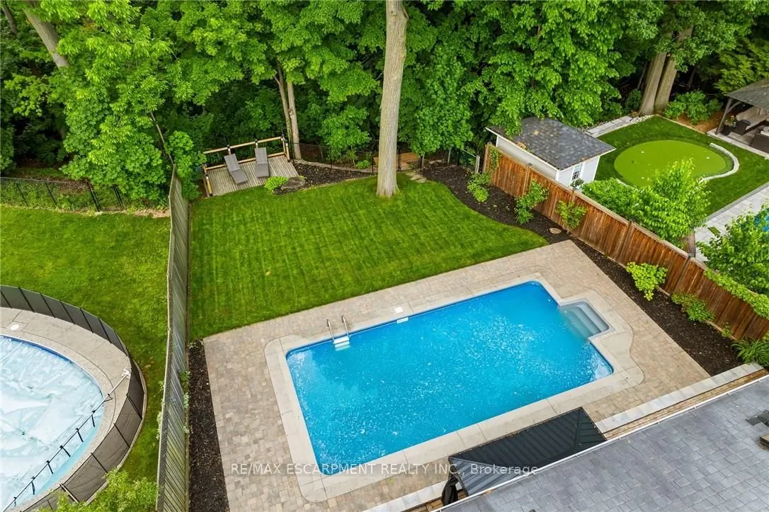 250 LINWOOD Crescent
