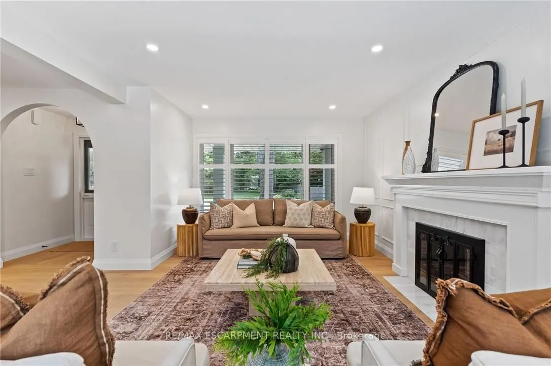 250 LINWOOD Crescent
