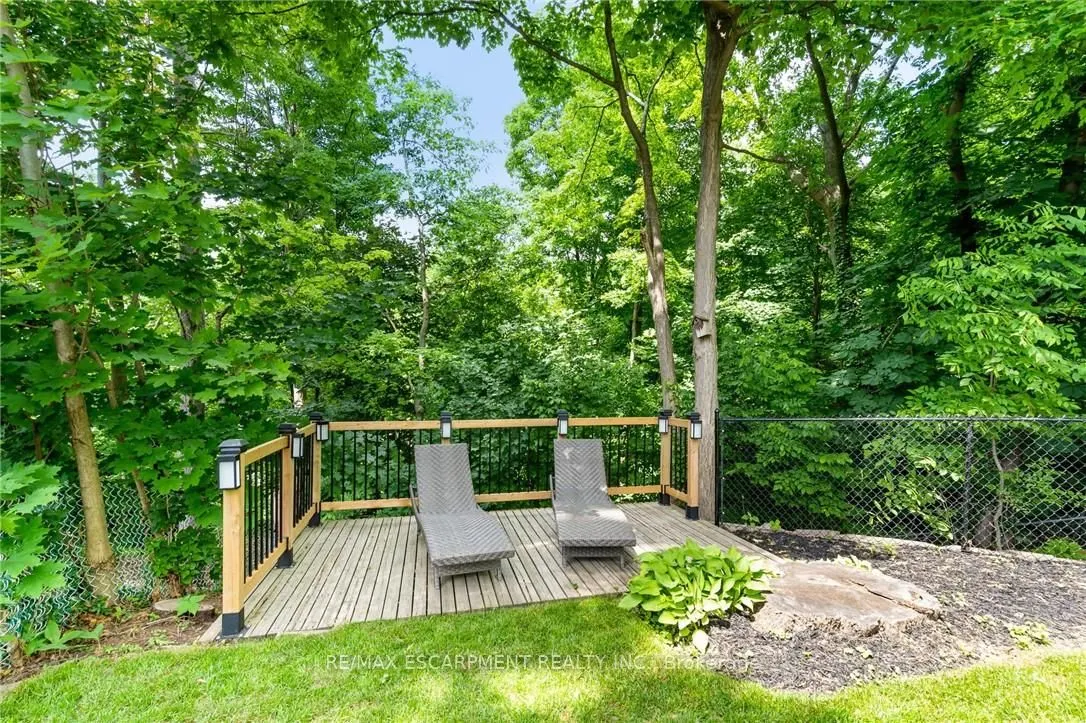250 LINWOOD Crescent