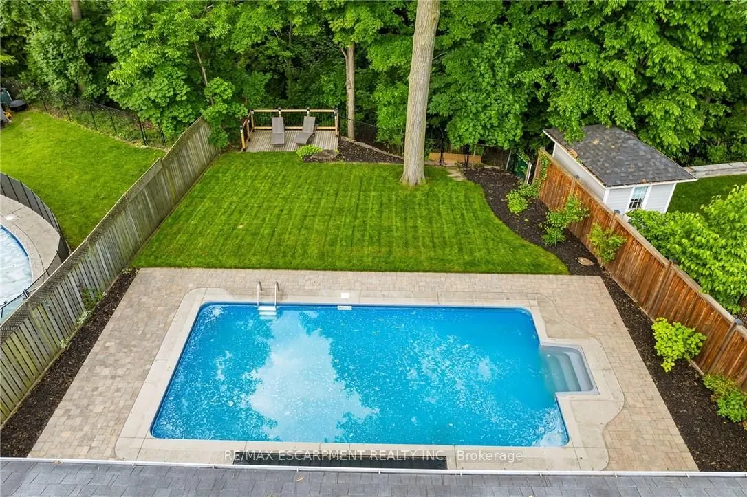 250 LINWOOD Crescent