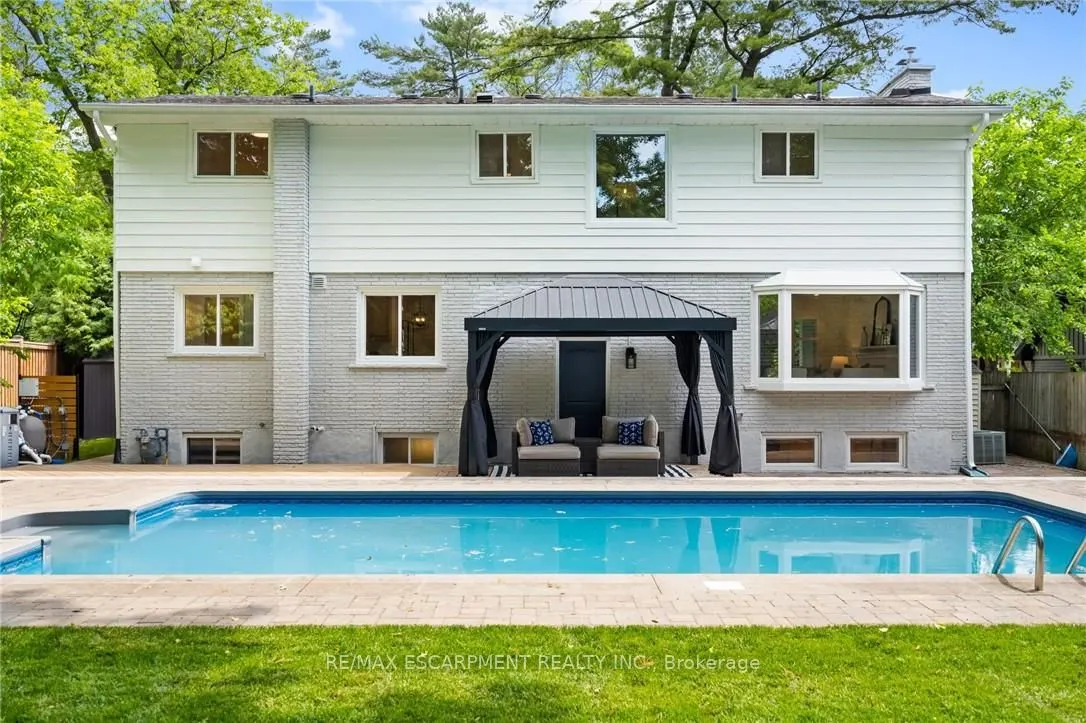 250 LINWOOD Crescent