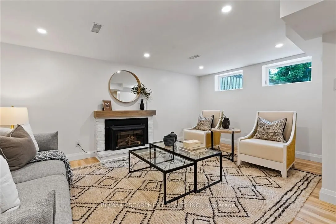 250 LINWOOD Crescent