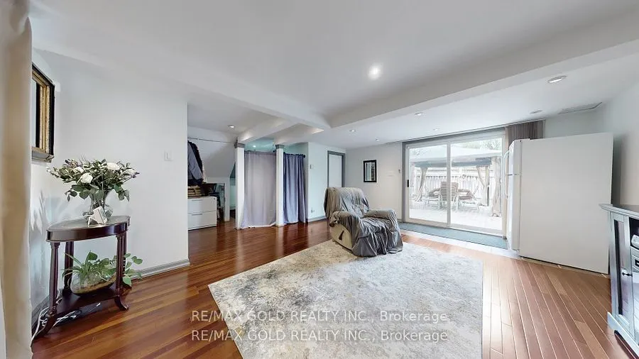 12 Homer Square