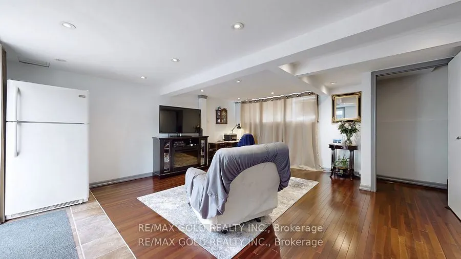 12 Homer Square