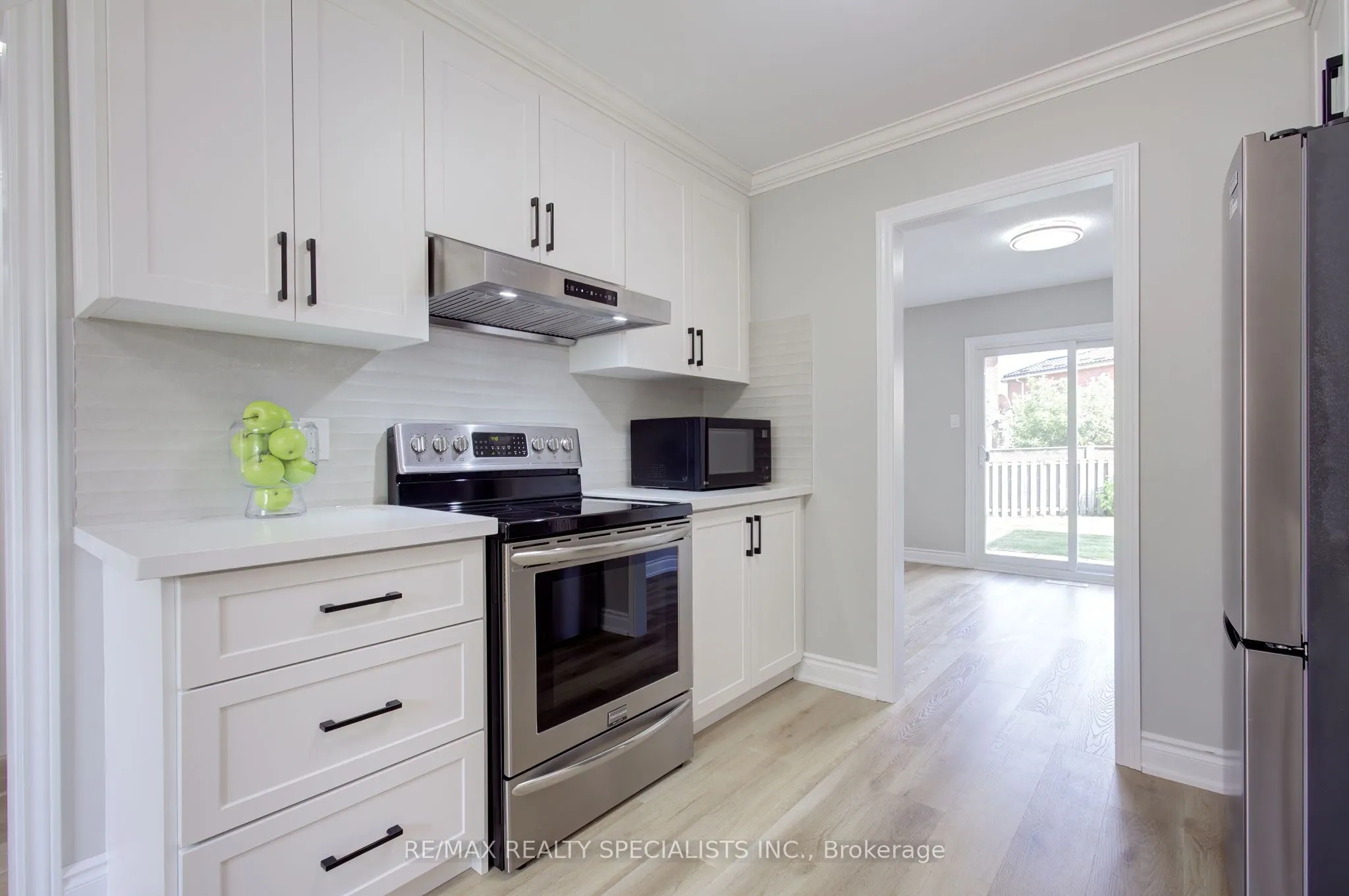3290 Pilcom Crescent