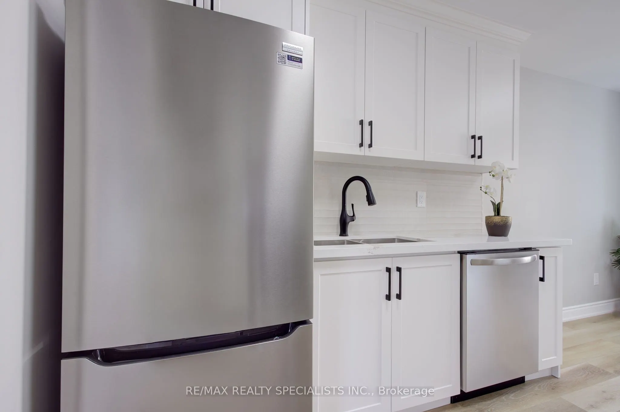 3290 Pilcom Crescent