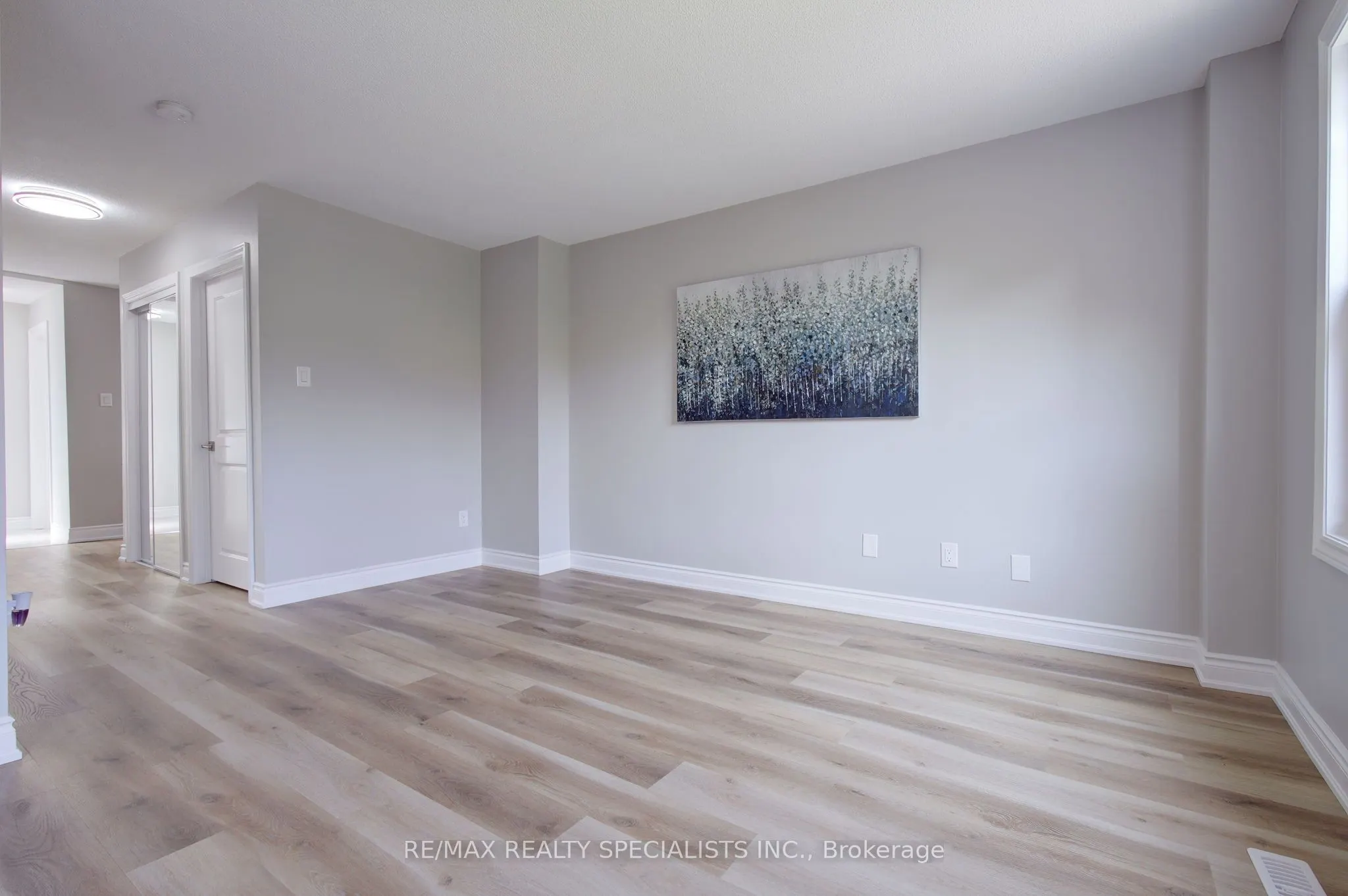 3290 Pilcom Crescent
