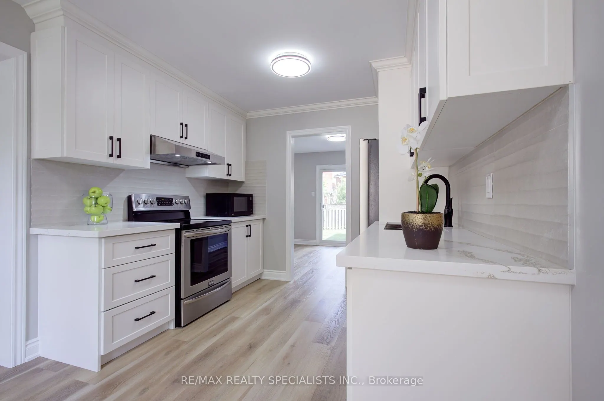 3290 Pilcom Crescent