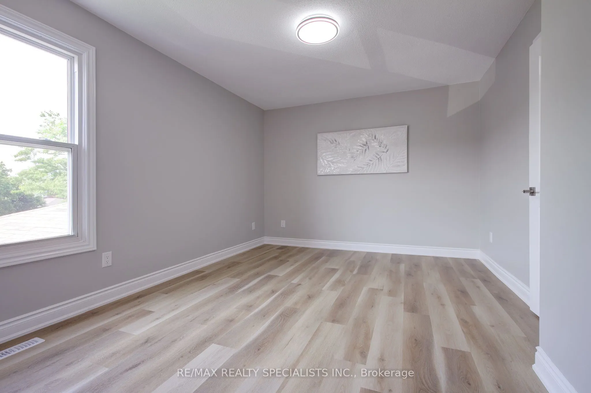 3290 Pilcom Crescent