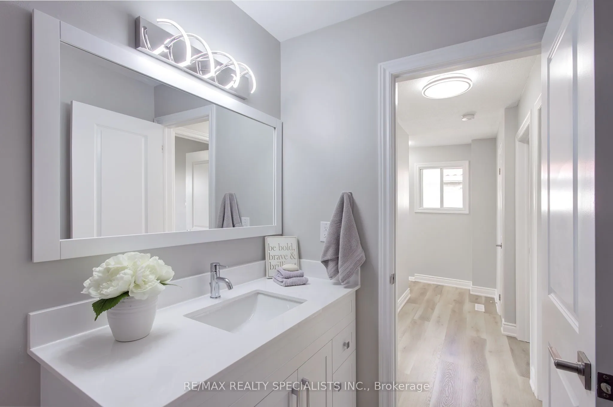 3290 Pilcom Crescent