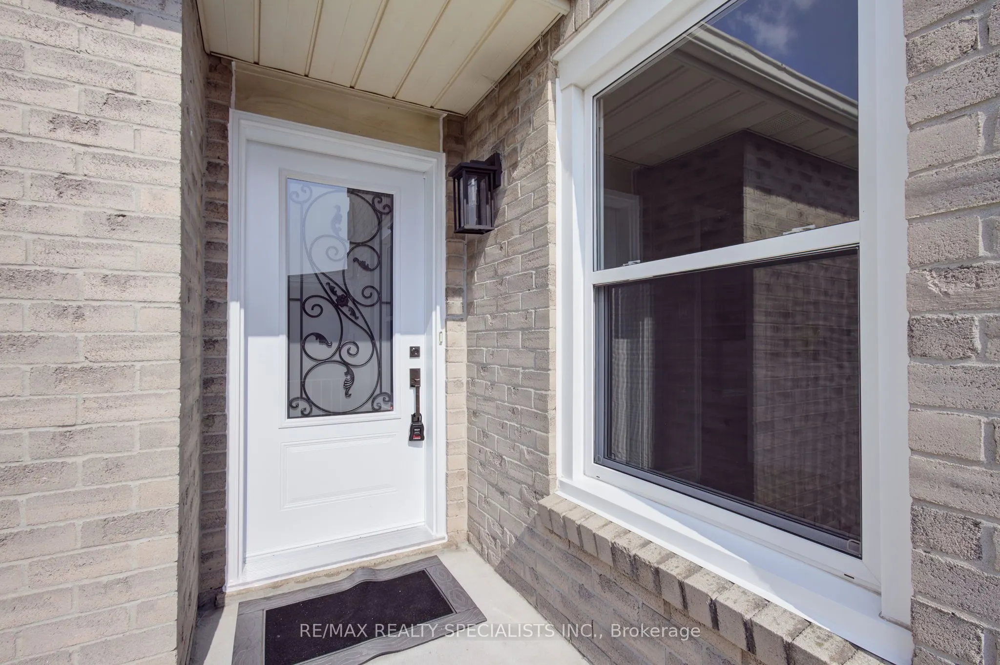 3290 Pilcom Crescent