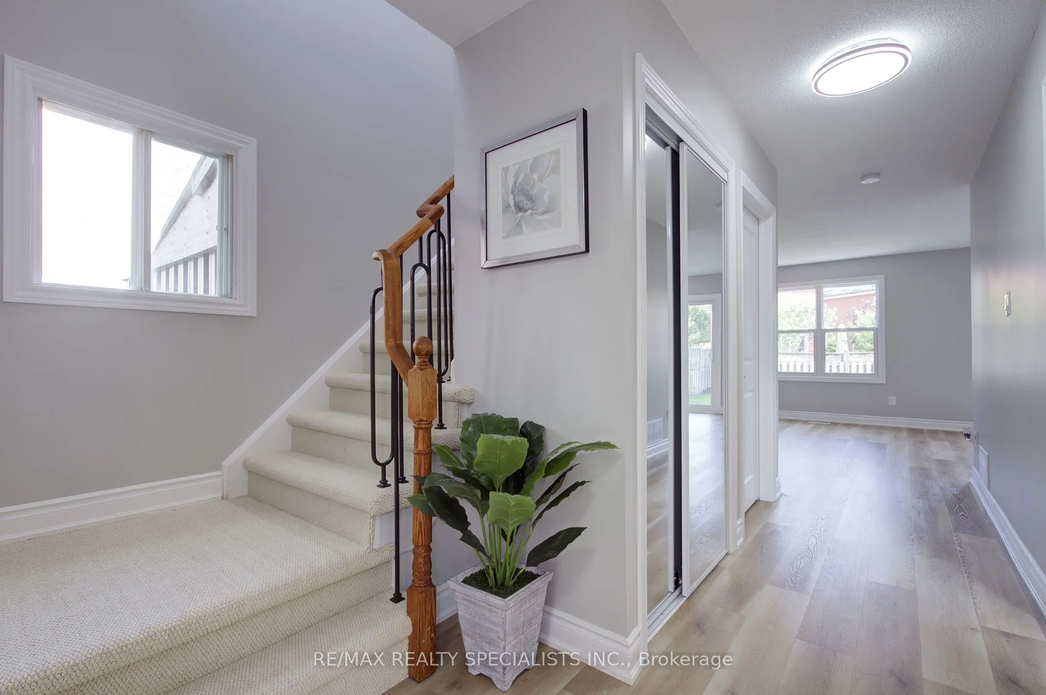 3290 Pilcom Crescent