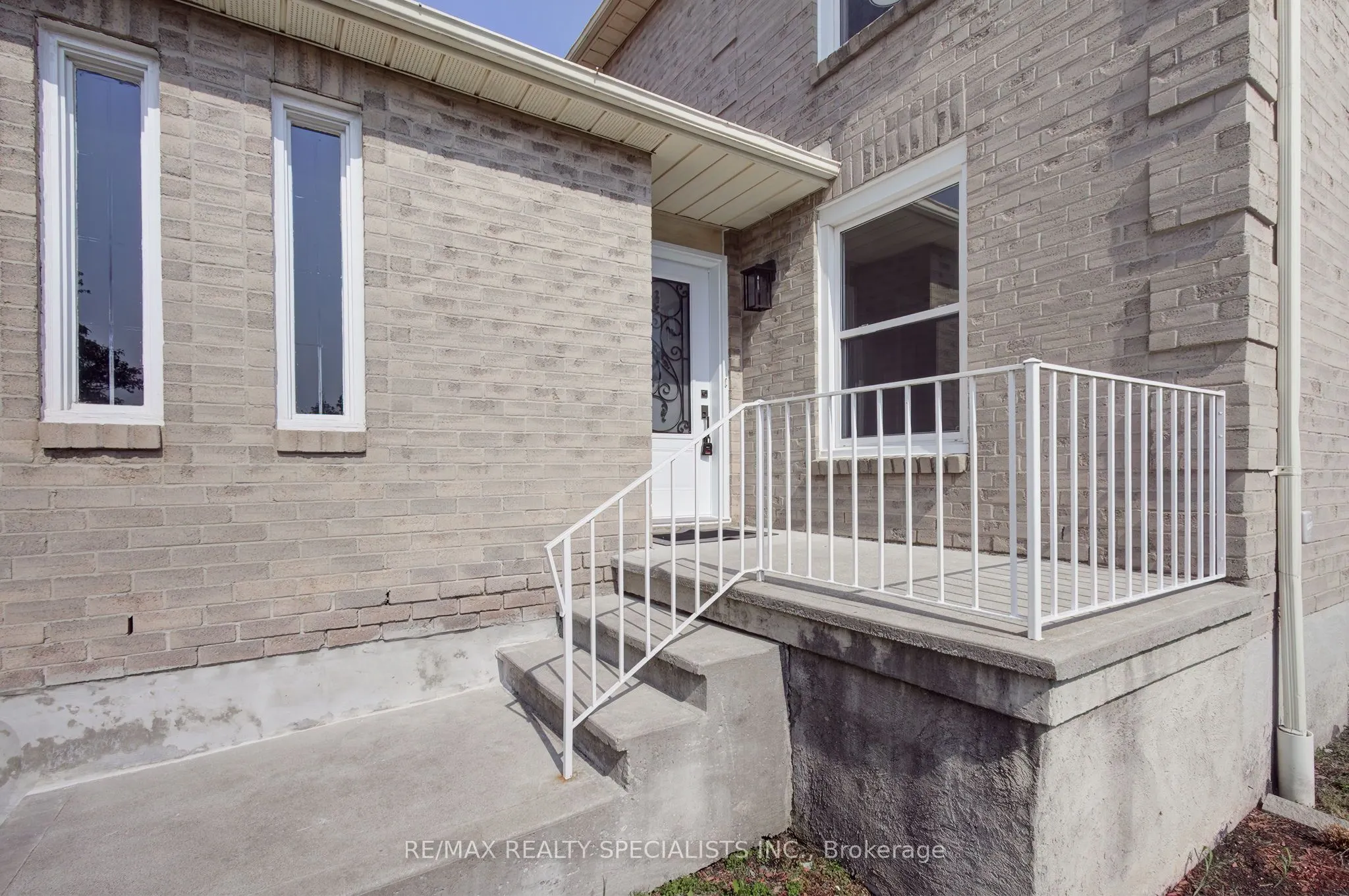 3290 Pilcom Crescent