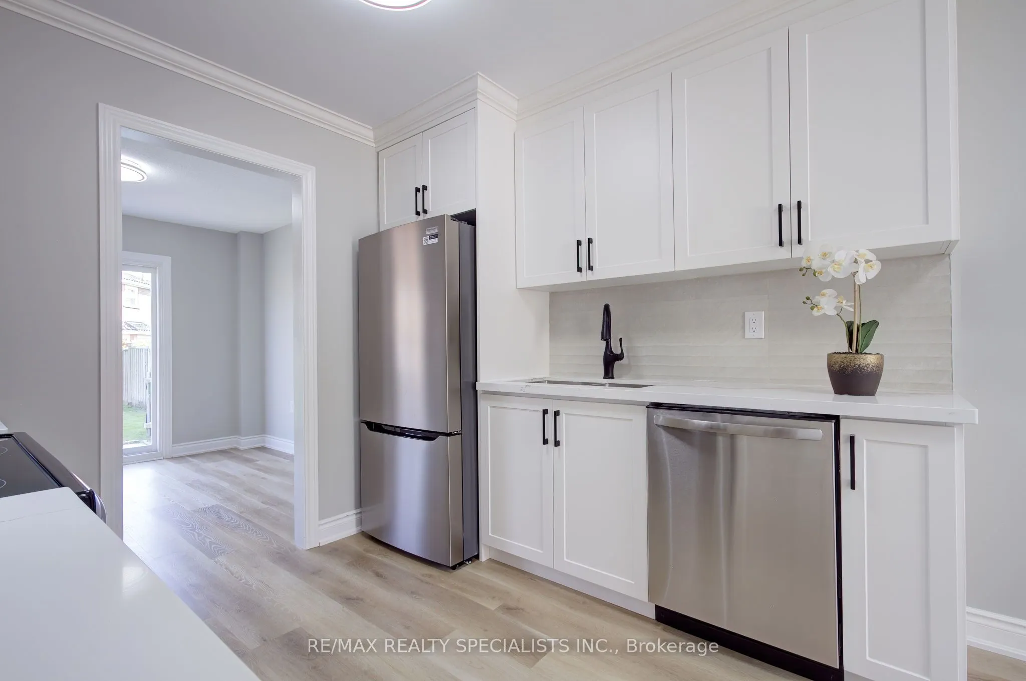3290 Pilcom Crescent