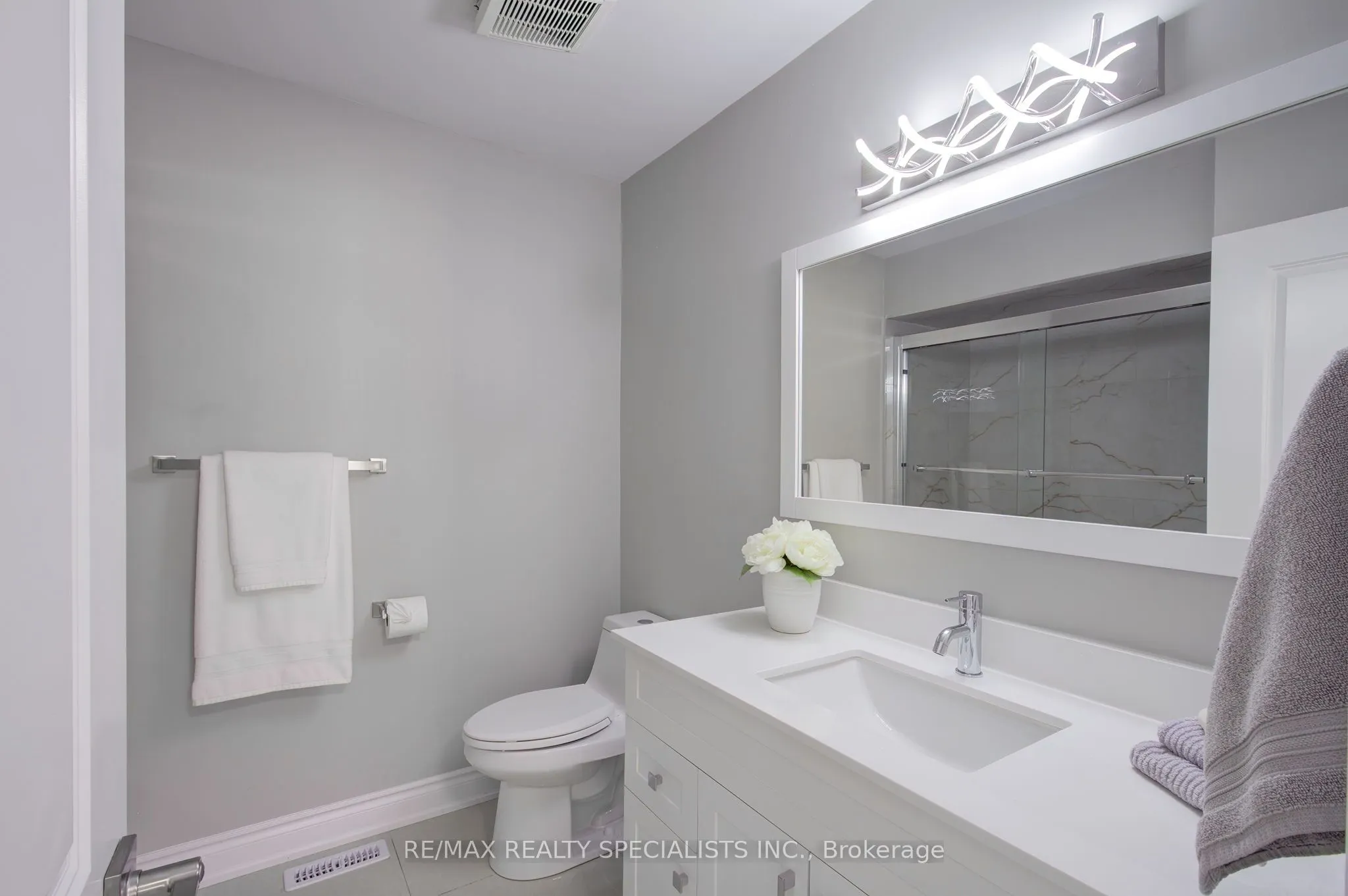 3290 Pilcom Crescent