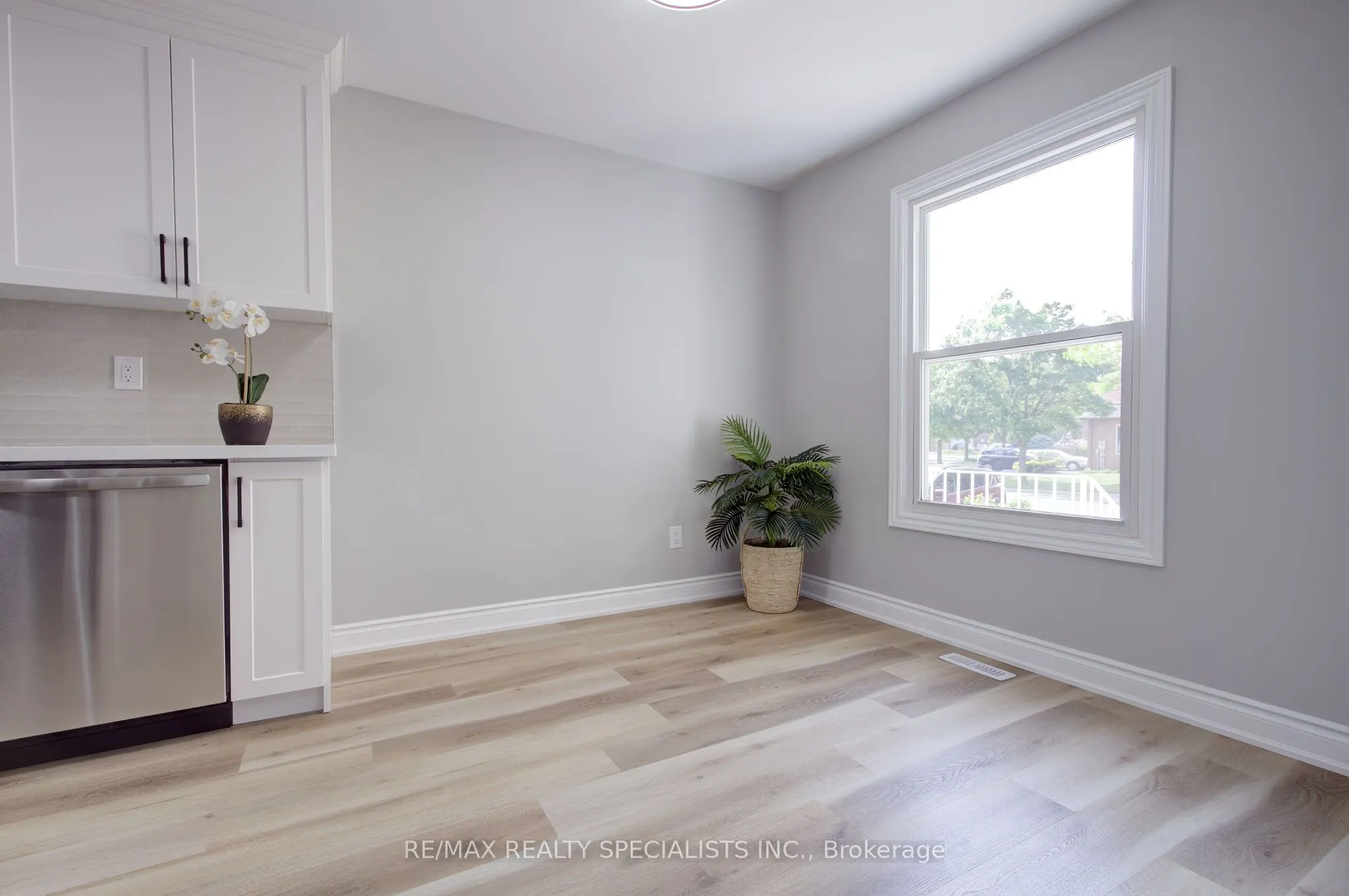 3290 Pilcom Crescent