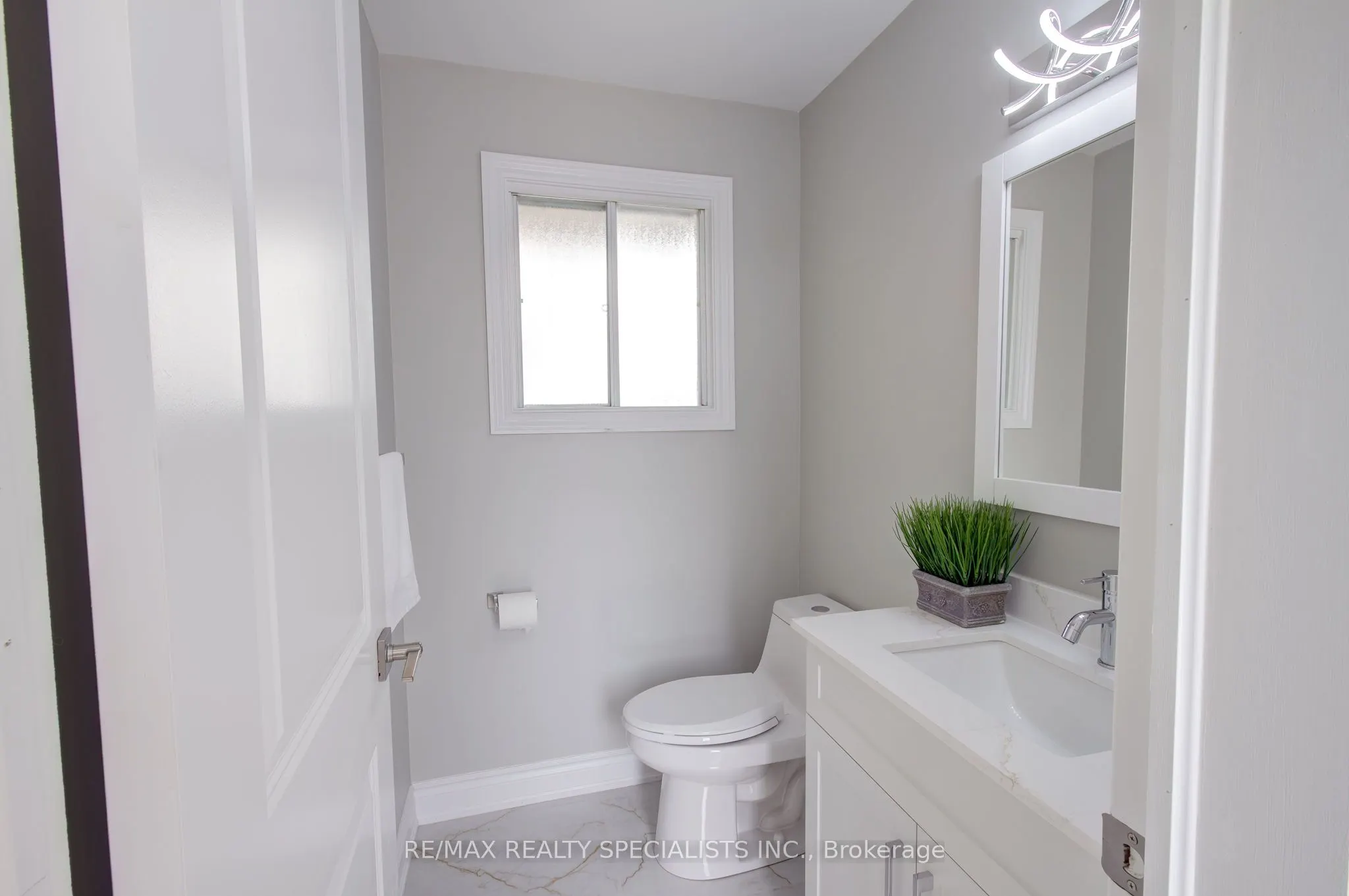 3290 Pilcom Crescent
