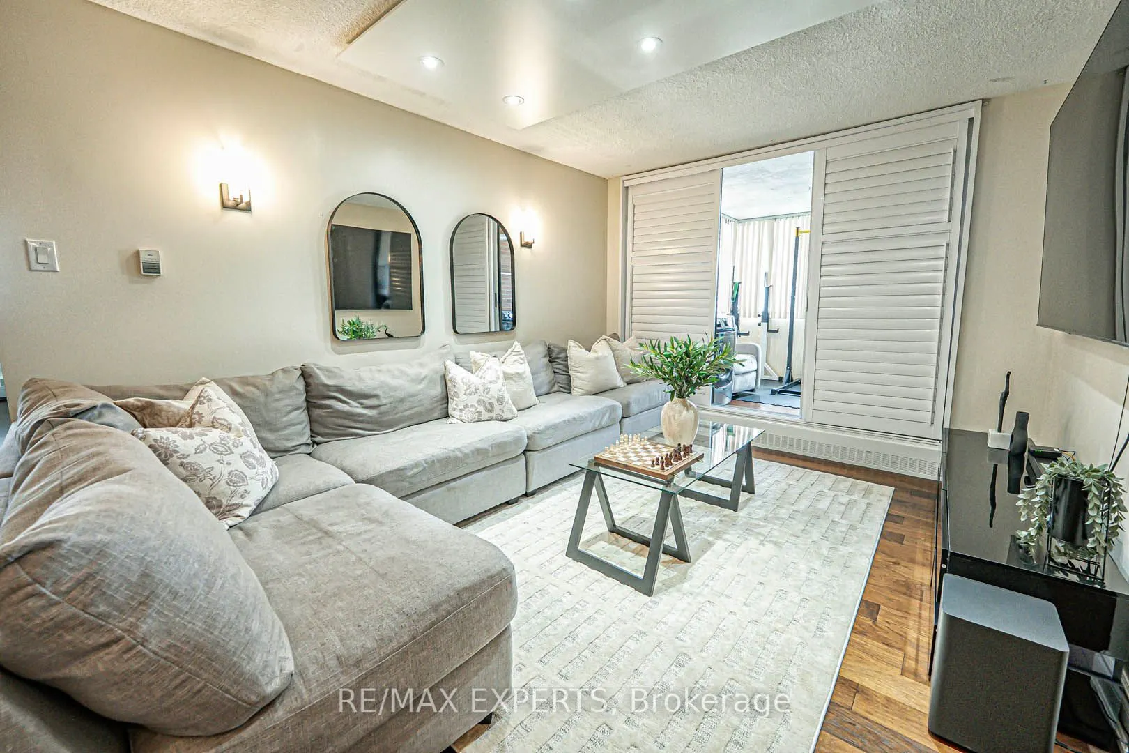 1625 Bloor Street, #924