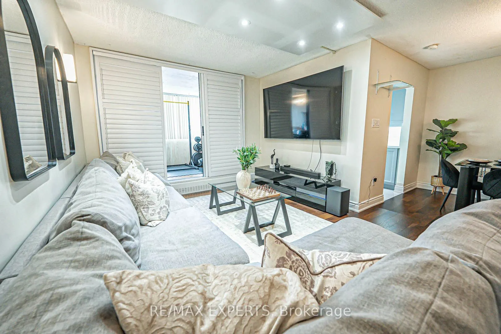 1625 Bloor Street, #924