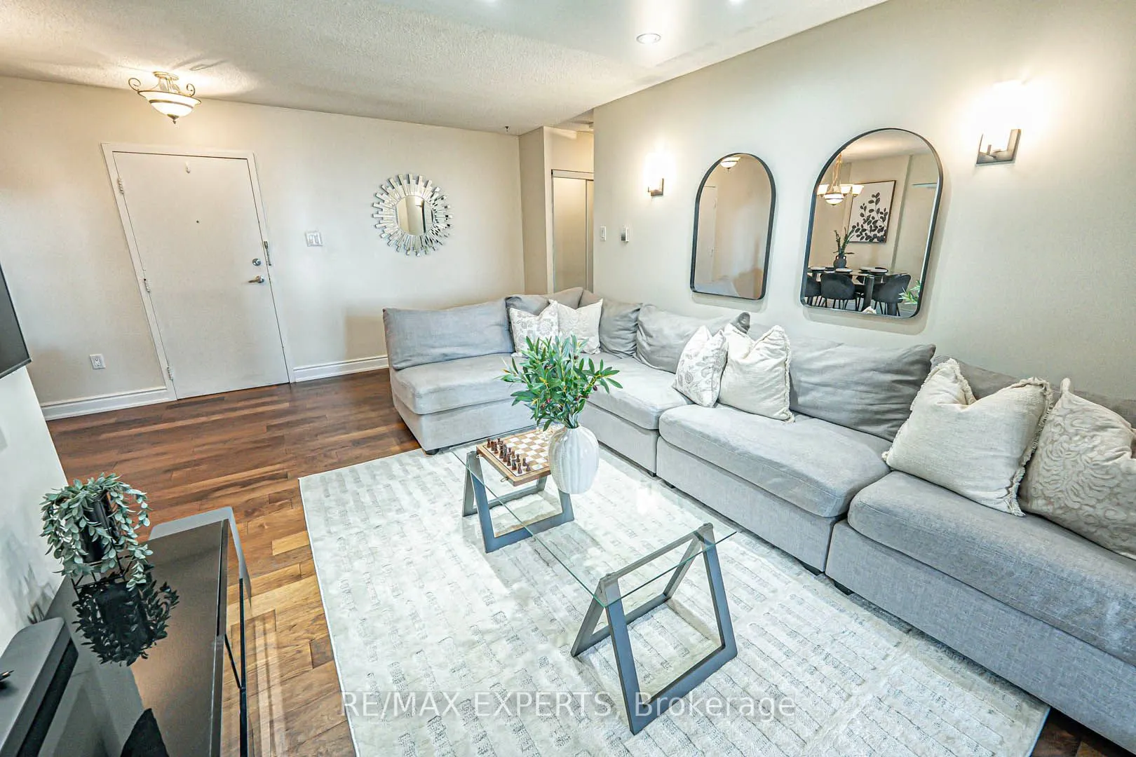 1625 Bloor Street, #924