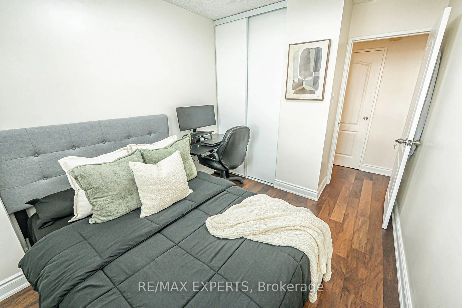 1625 Bloor Street, #924