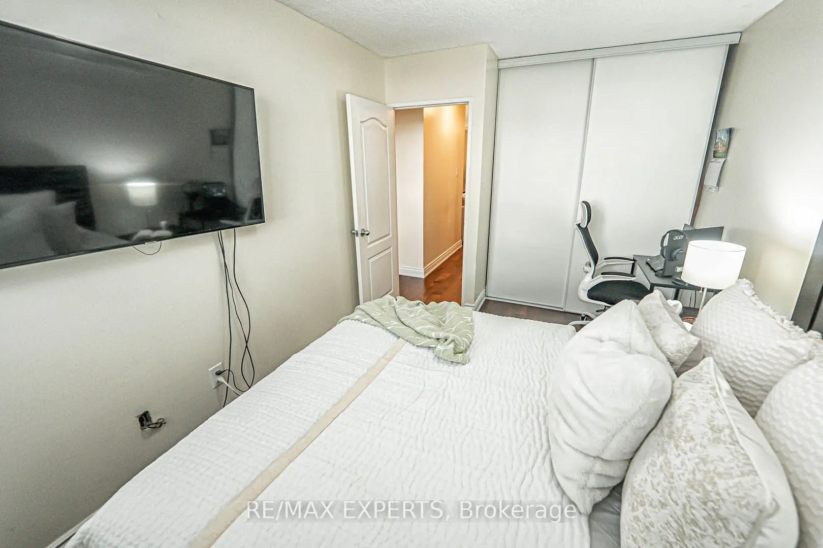 1625 Bloor Street, #924