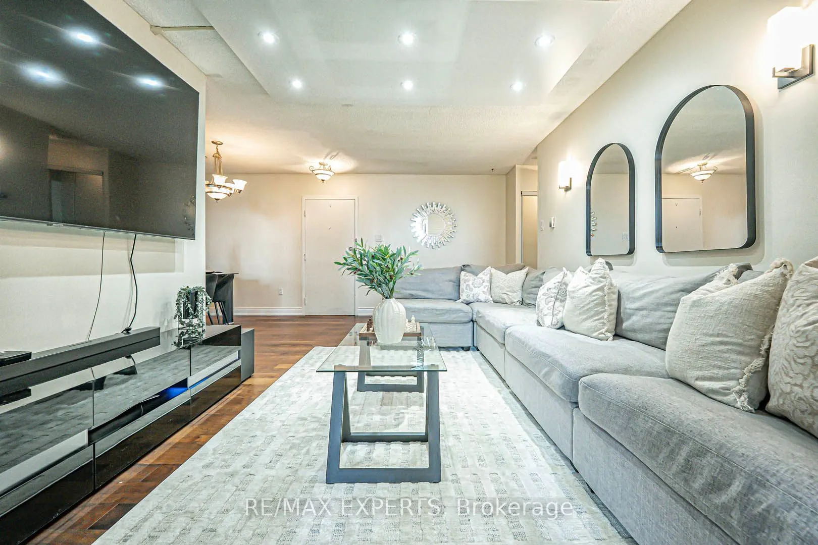 1625 Bloor Street, #924