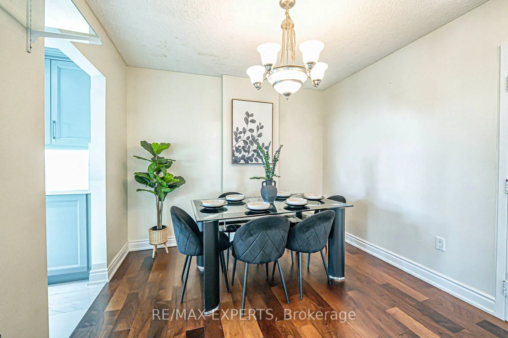 1625 Bloor Street, #924