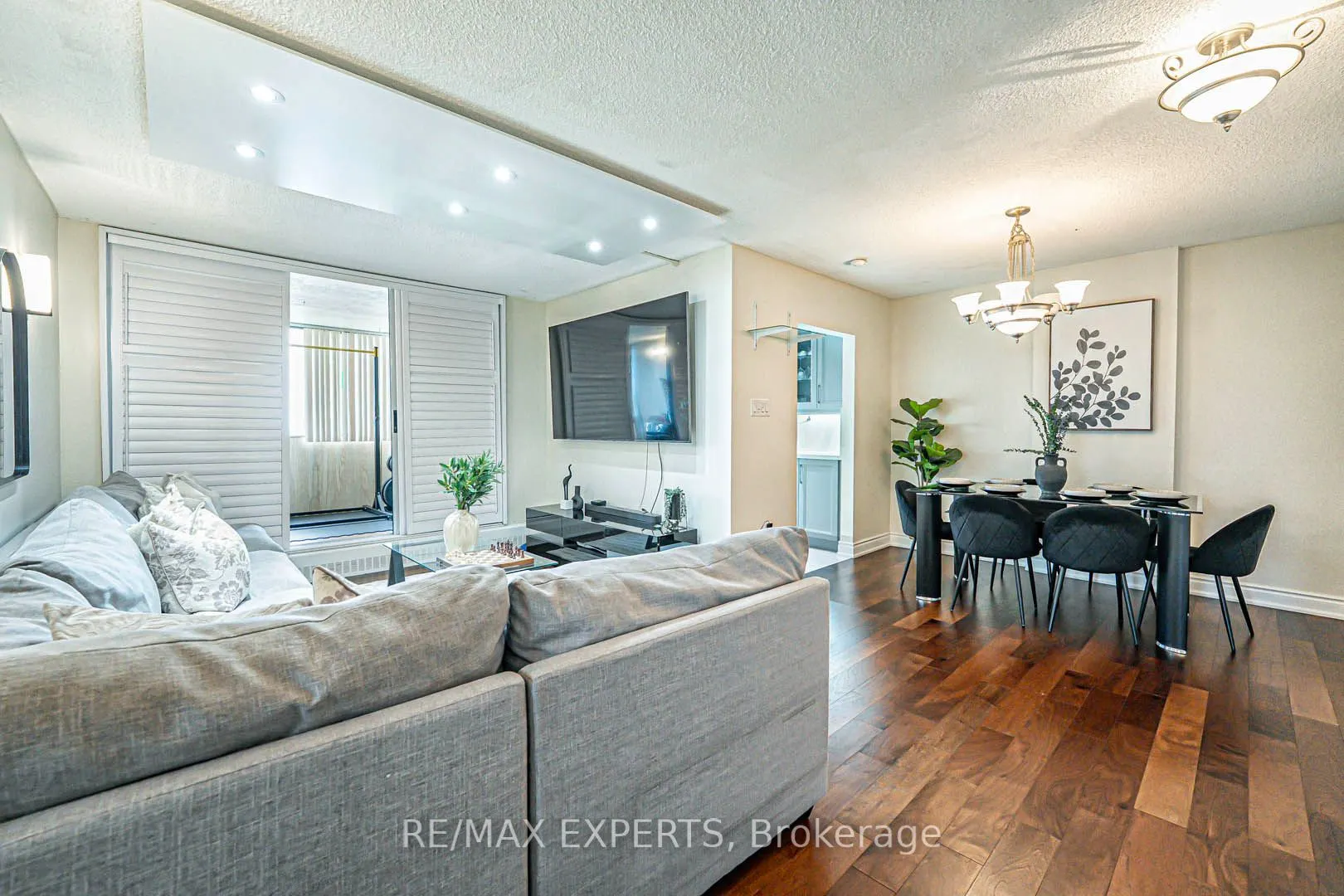 1625 Bloor Street, #924
