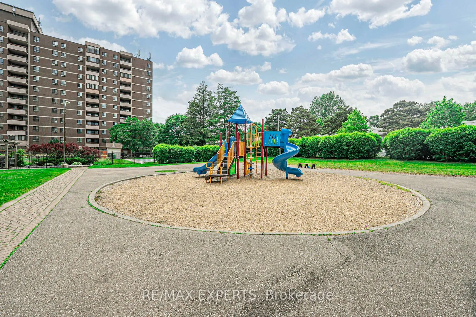 1625 Bloor Street, #924