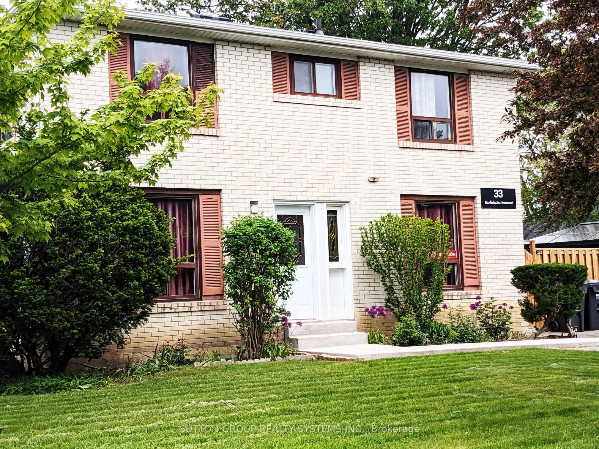 33 Earlsdale Crescent