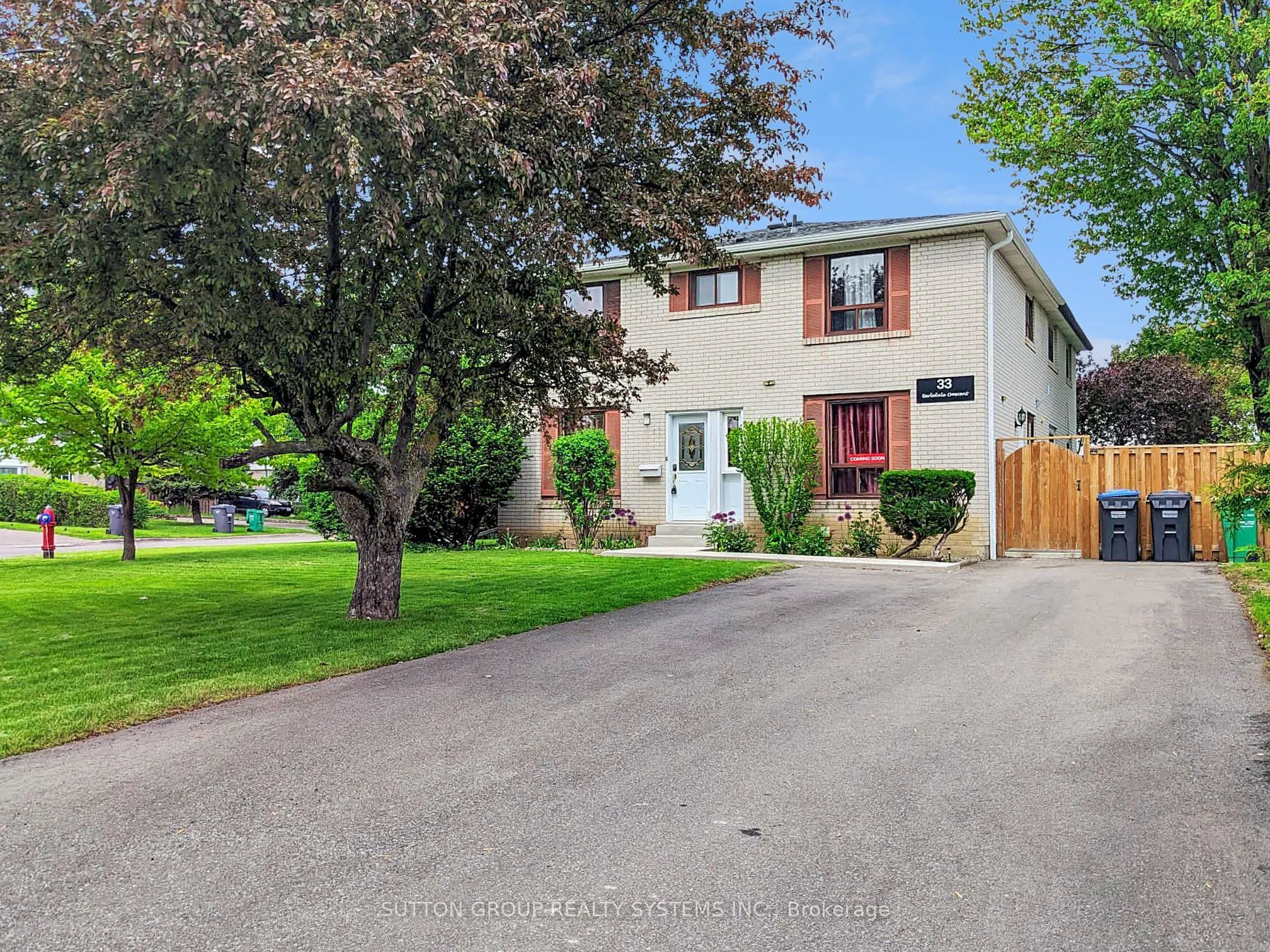 33 Earlsdale Crescent