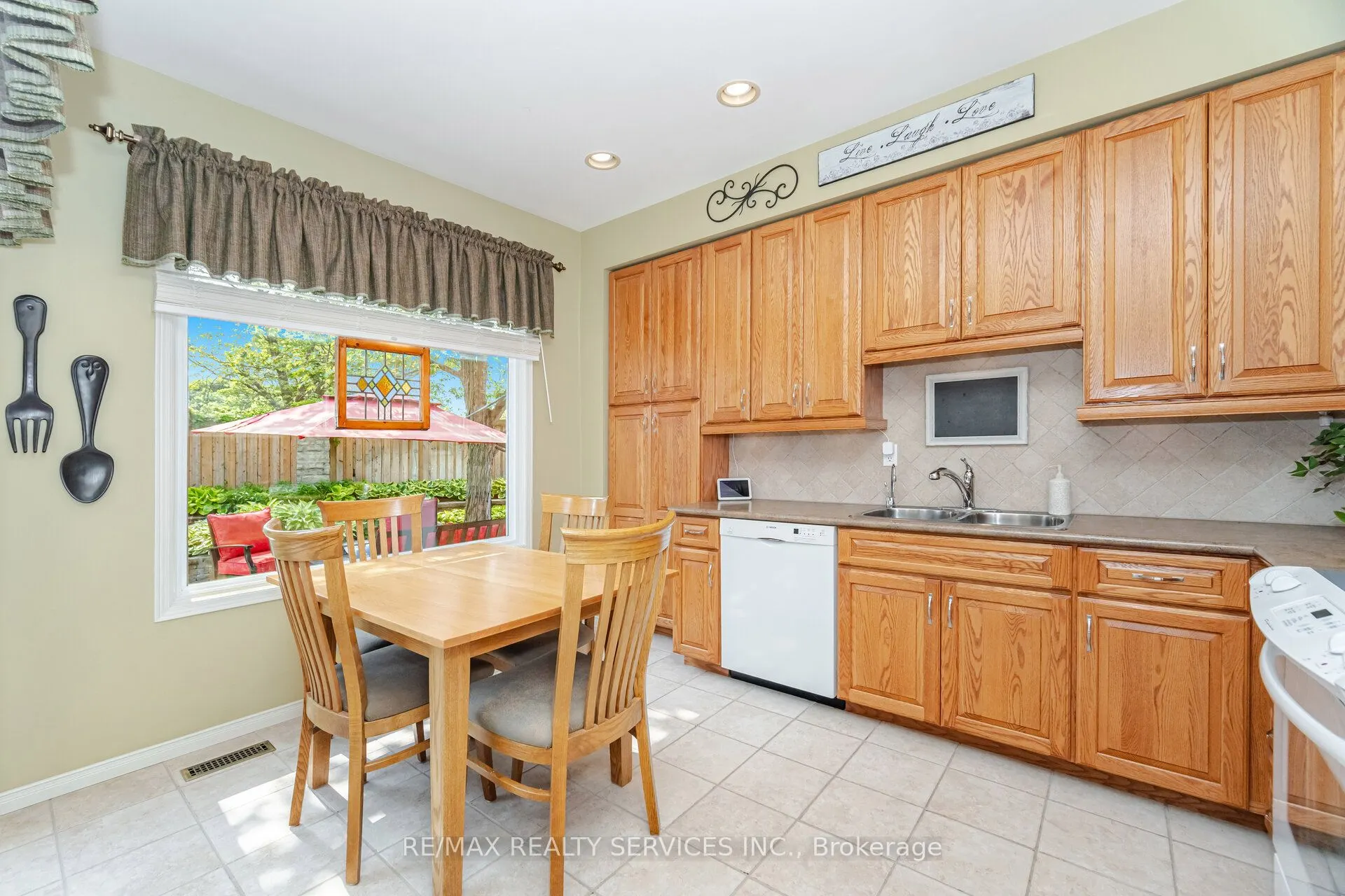 8 Inwood Place