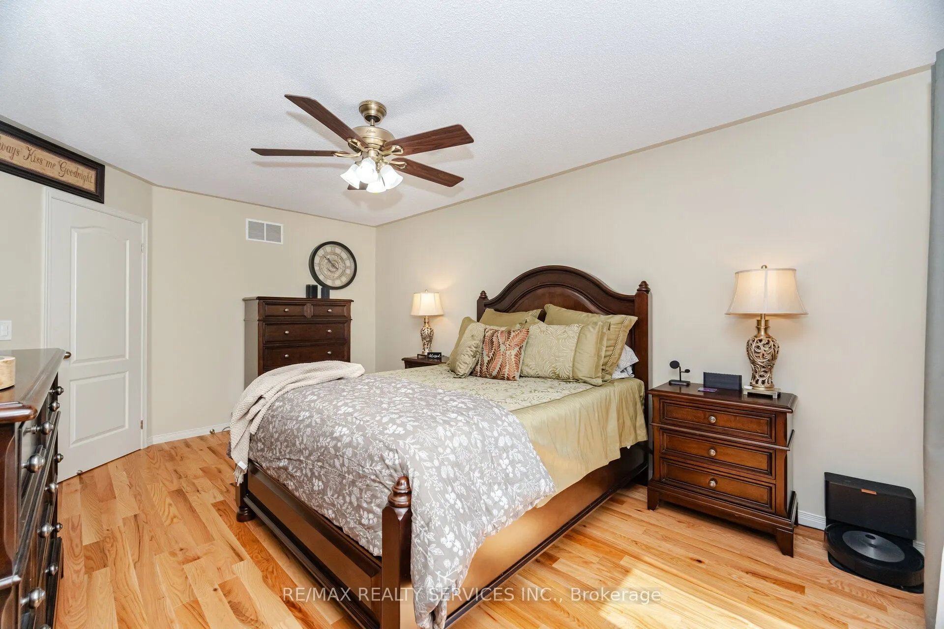 8 Inwood Place