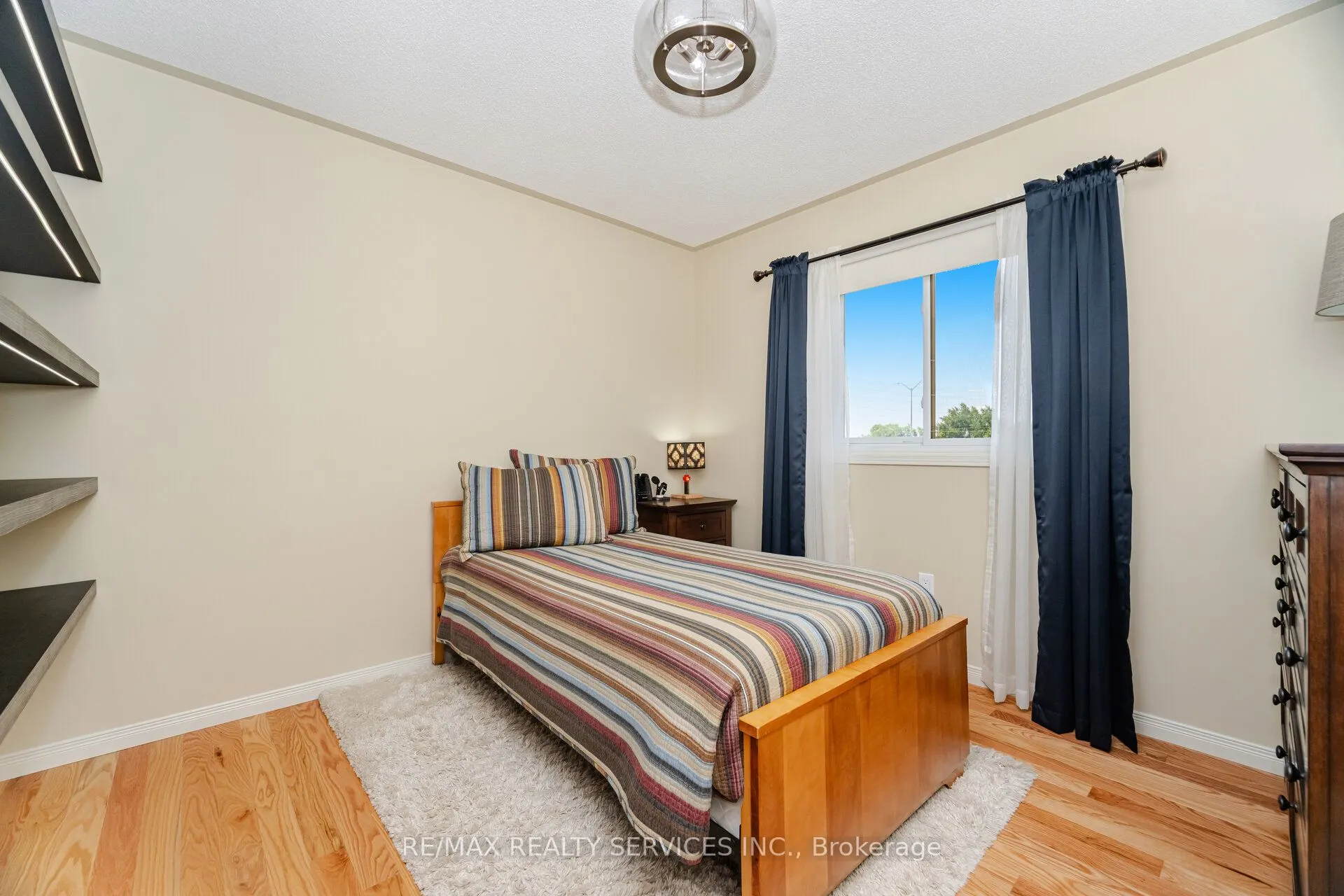 8 Inwood Place