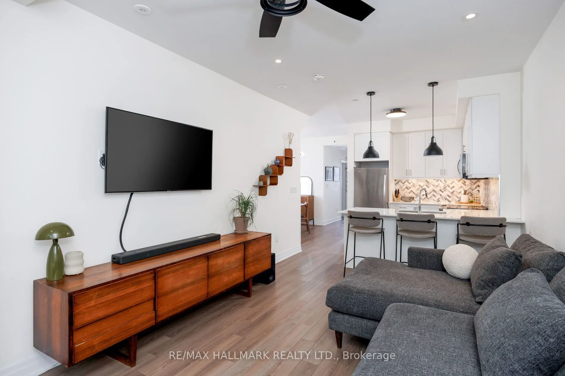 665 Cricklewood Drive, #724