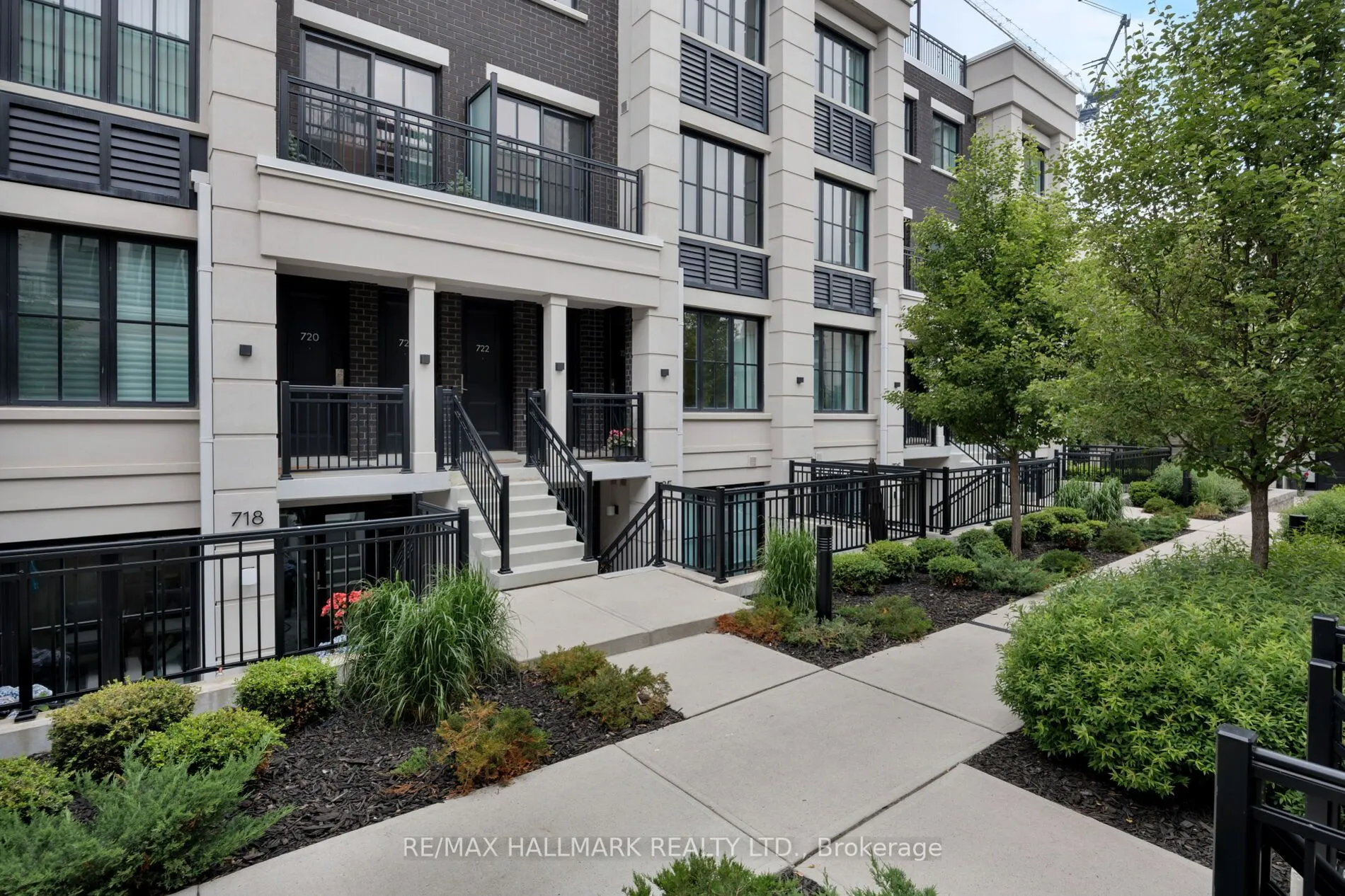 665 Cricklewood Drive, #724