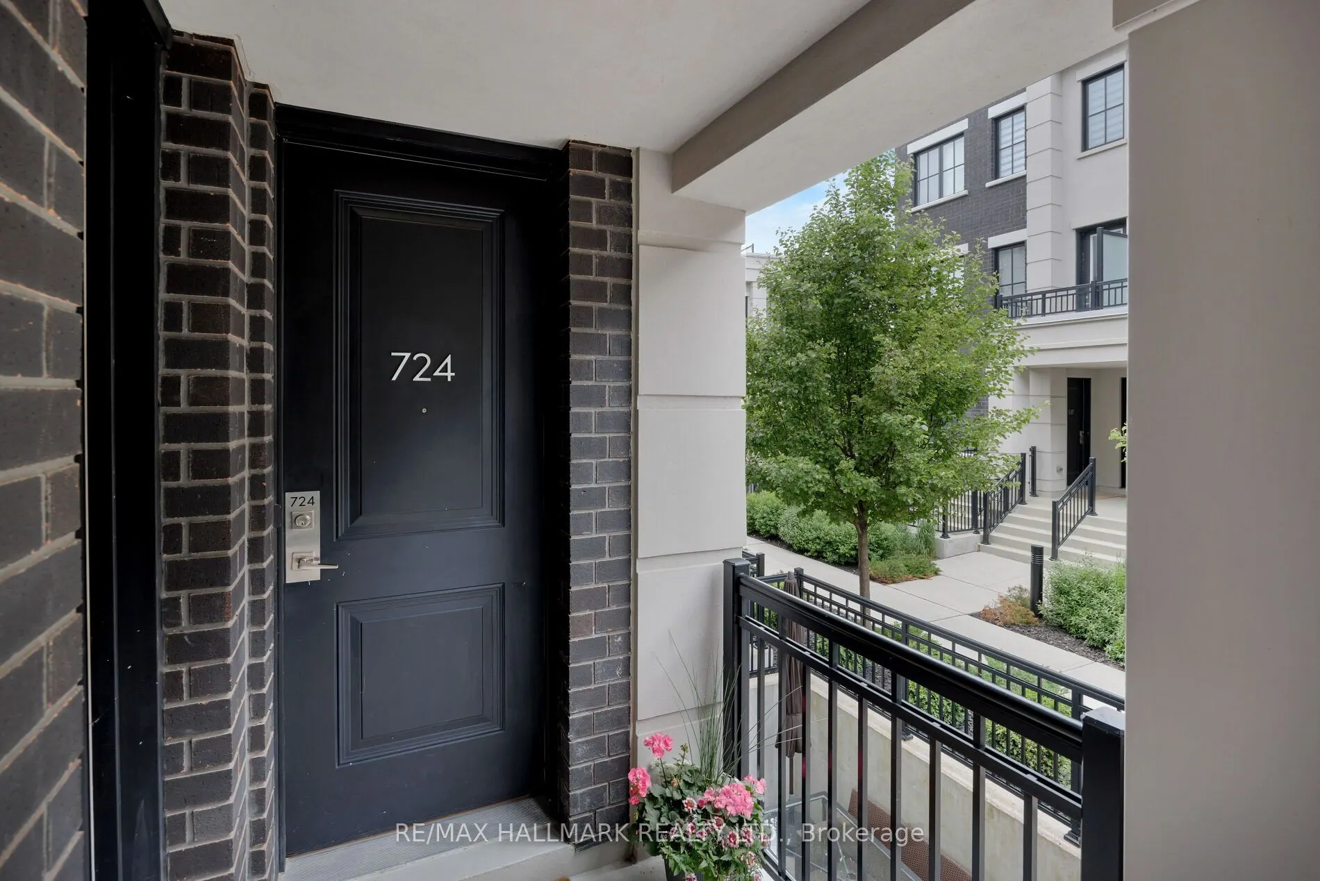 665 Cricklewood Drive, #724
