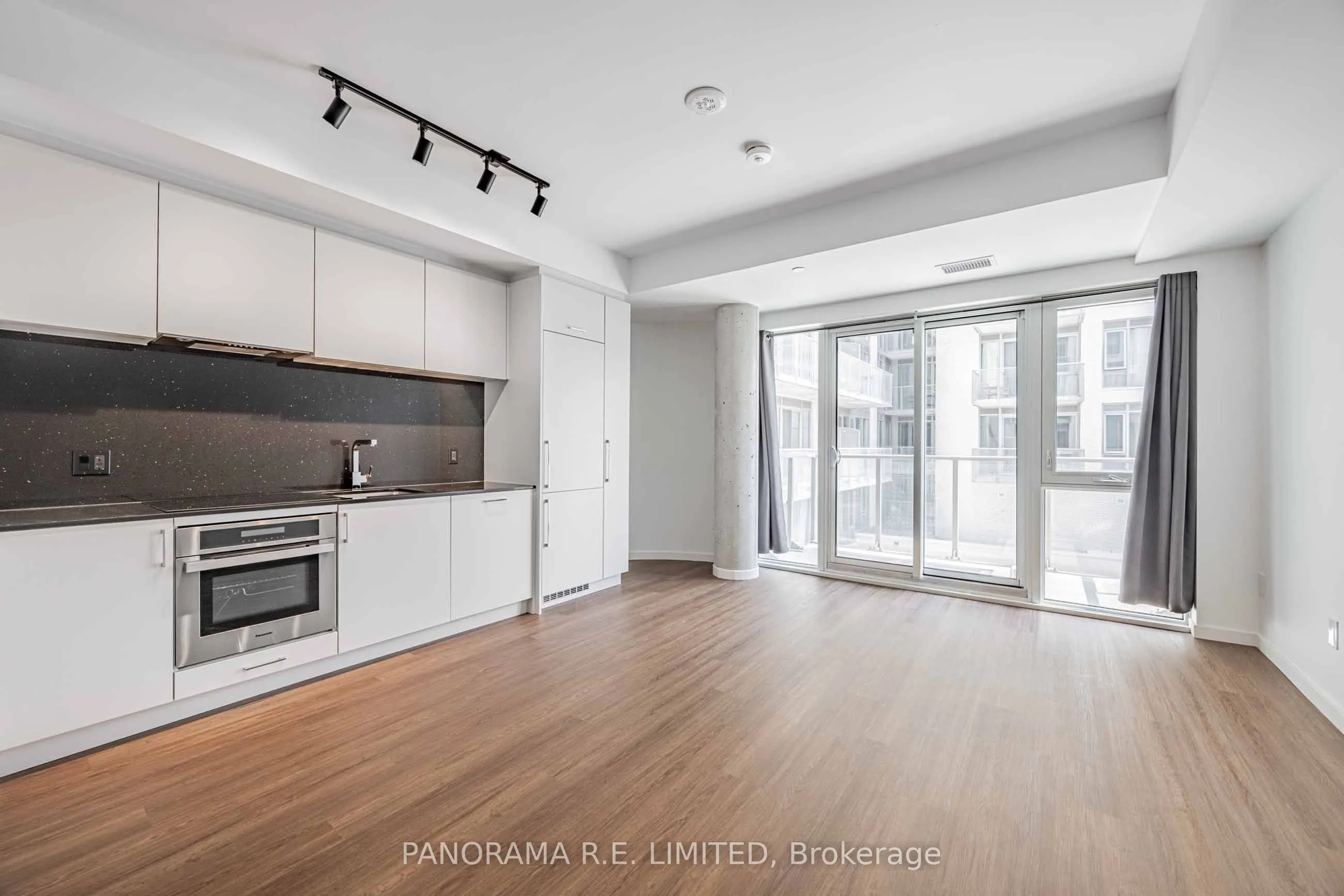 689 The Queensway, #305