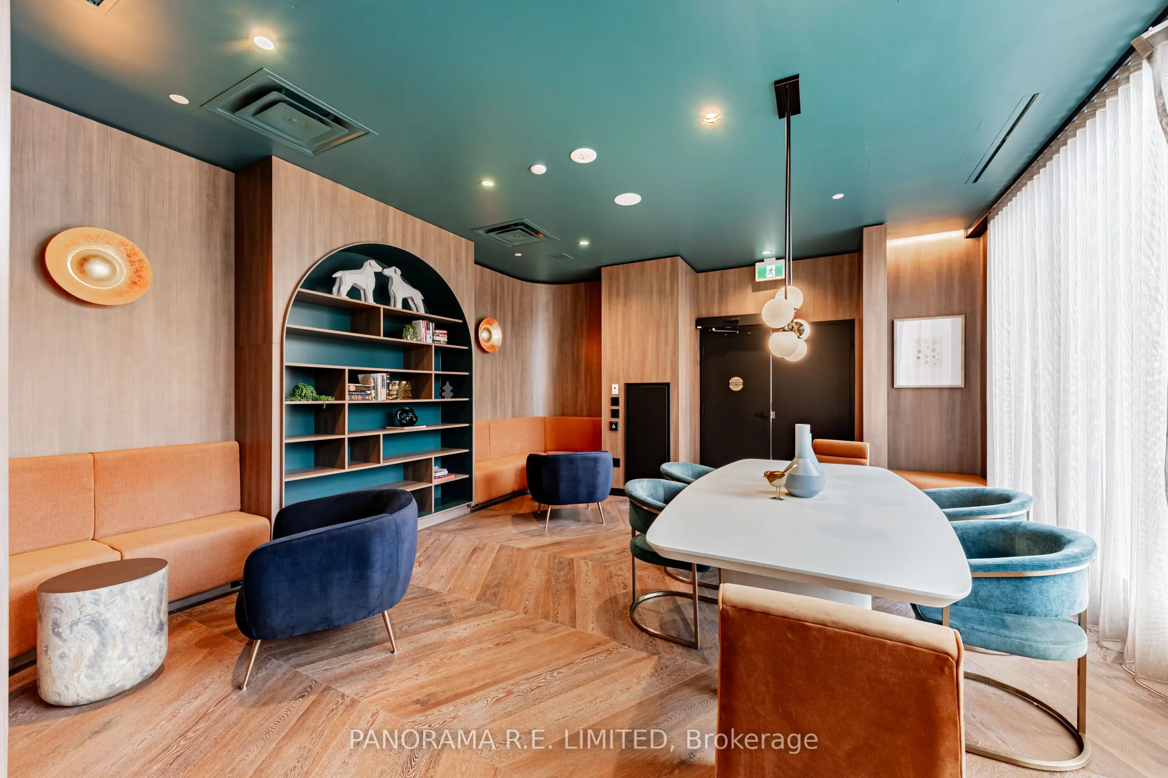 689 The Queensway, #305