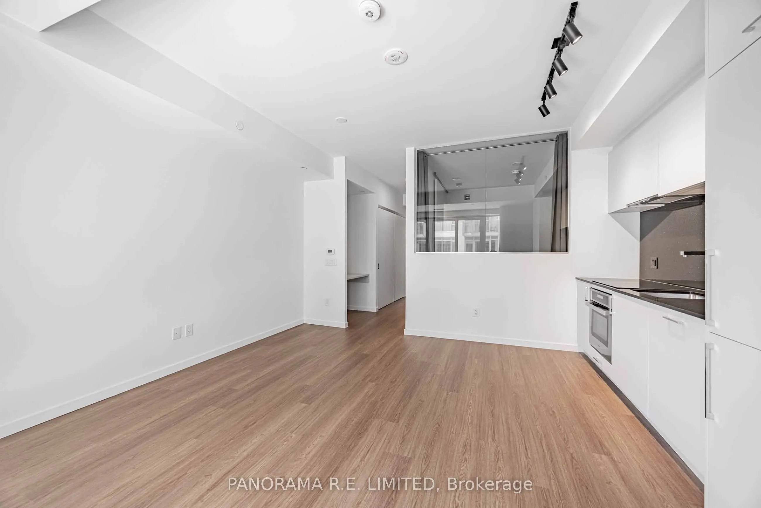 689 The Queensway, #305