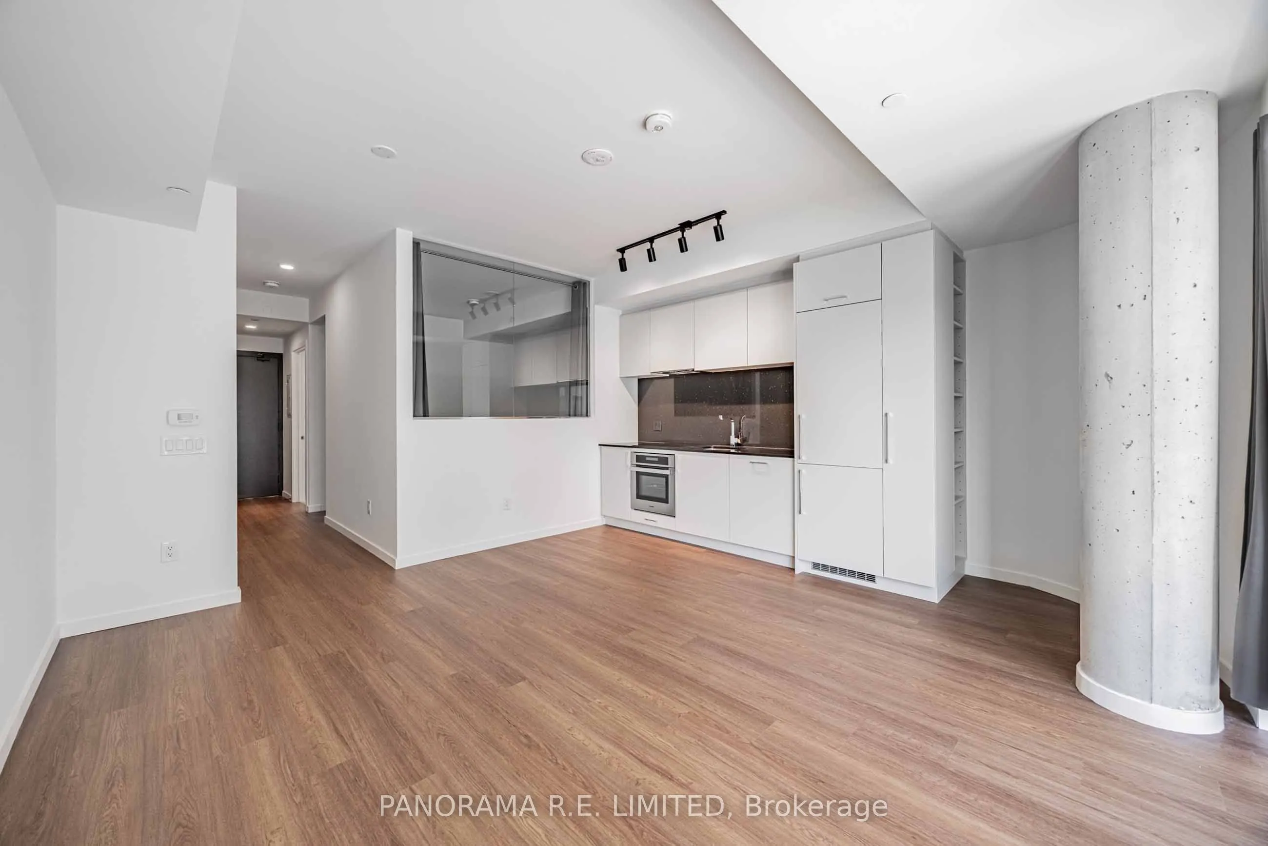 689 The Queensway, #305