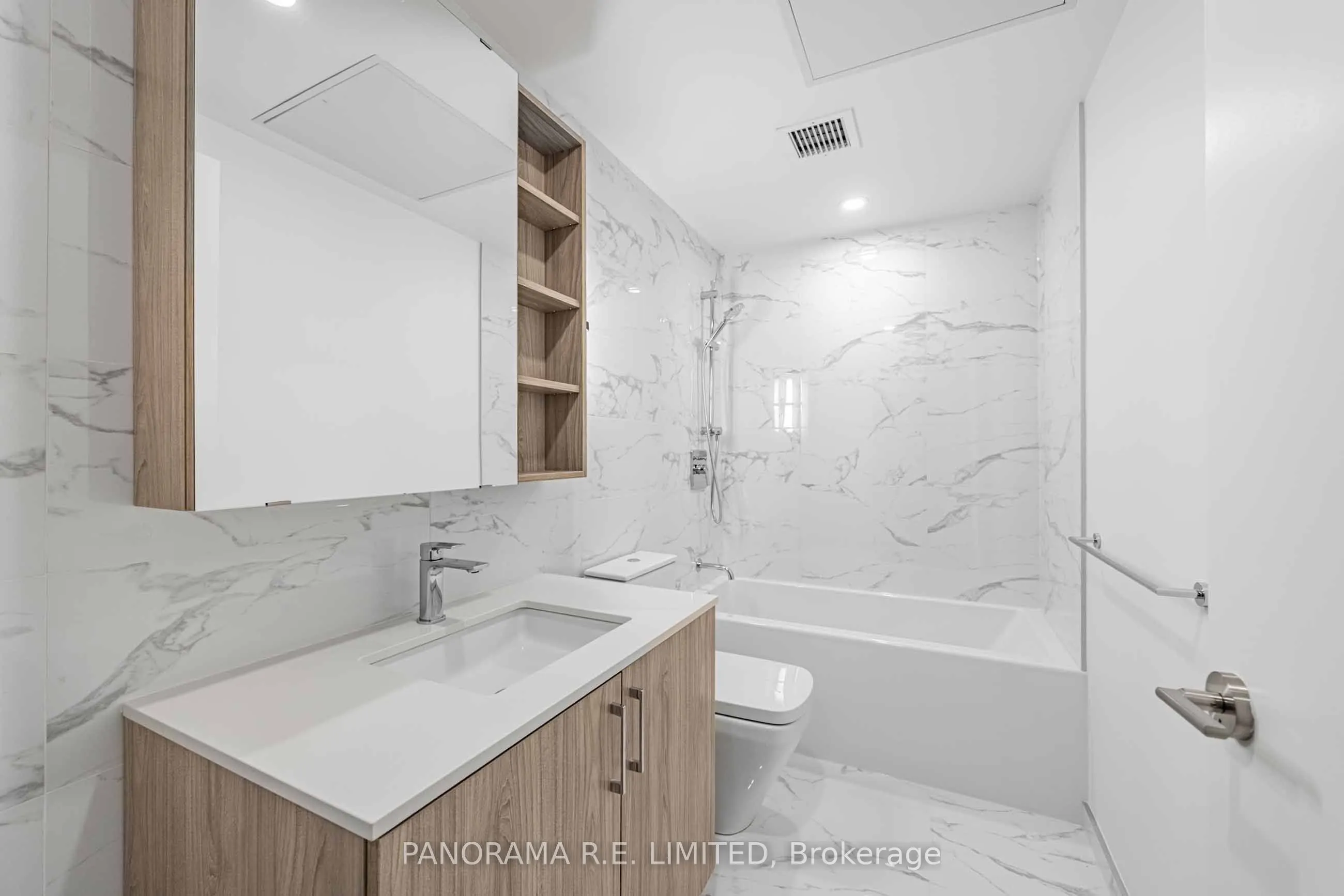 689 The Queensway, #305