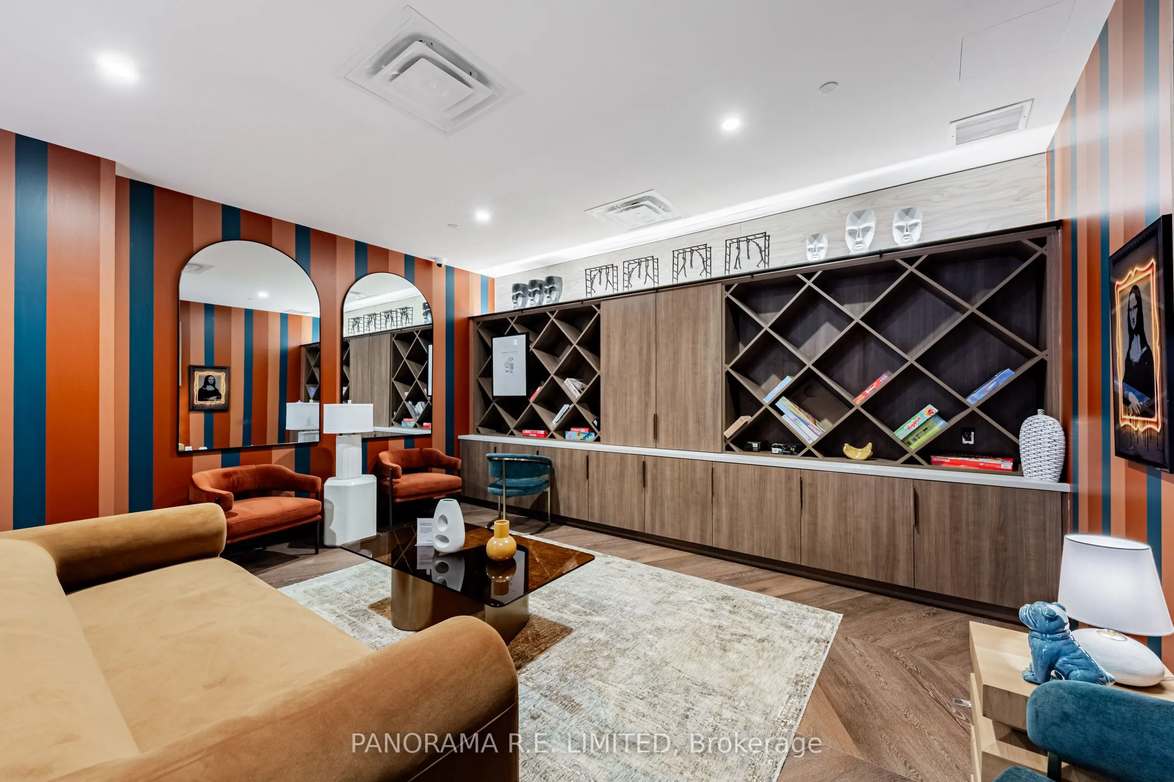 689 The Queensway, #305