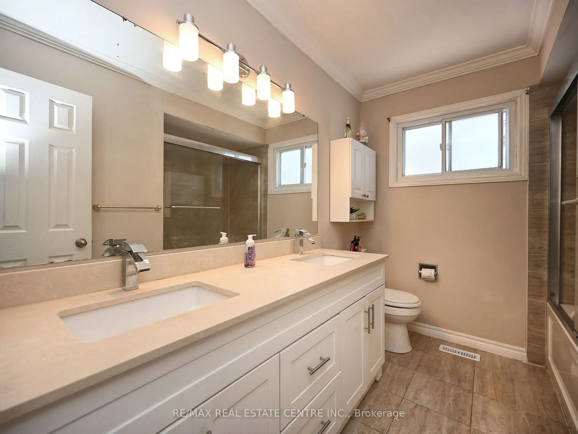 8 Stephensen Court